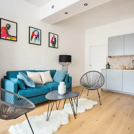 Apartment Cmg Buttes Chaumont / Menans